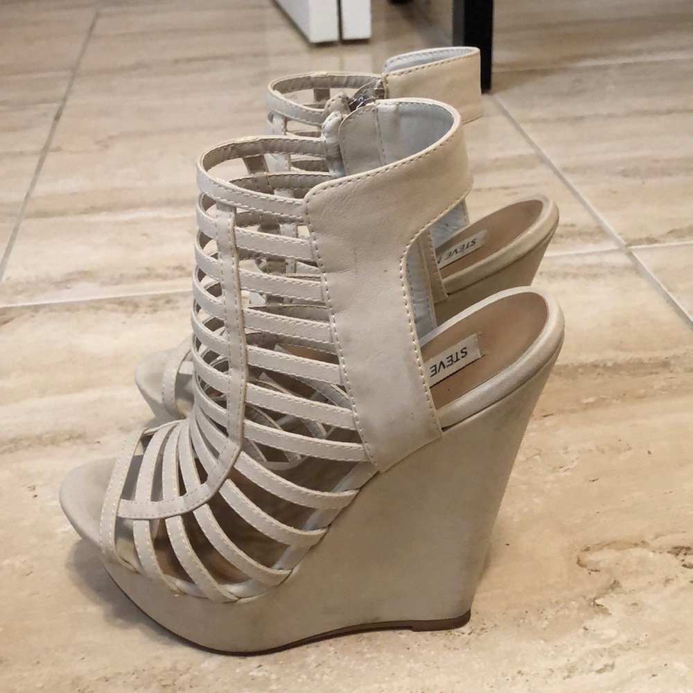 Steve Madden nude wedges